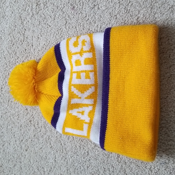 Lakers Knit Beanie NWT - Picture 2 of 5